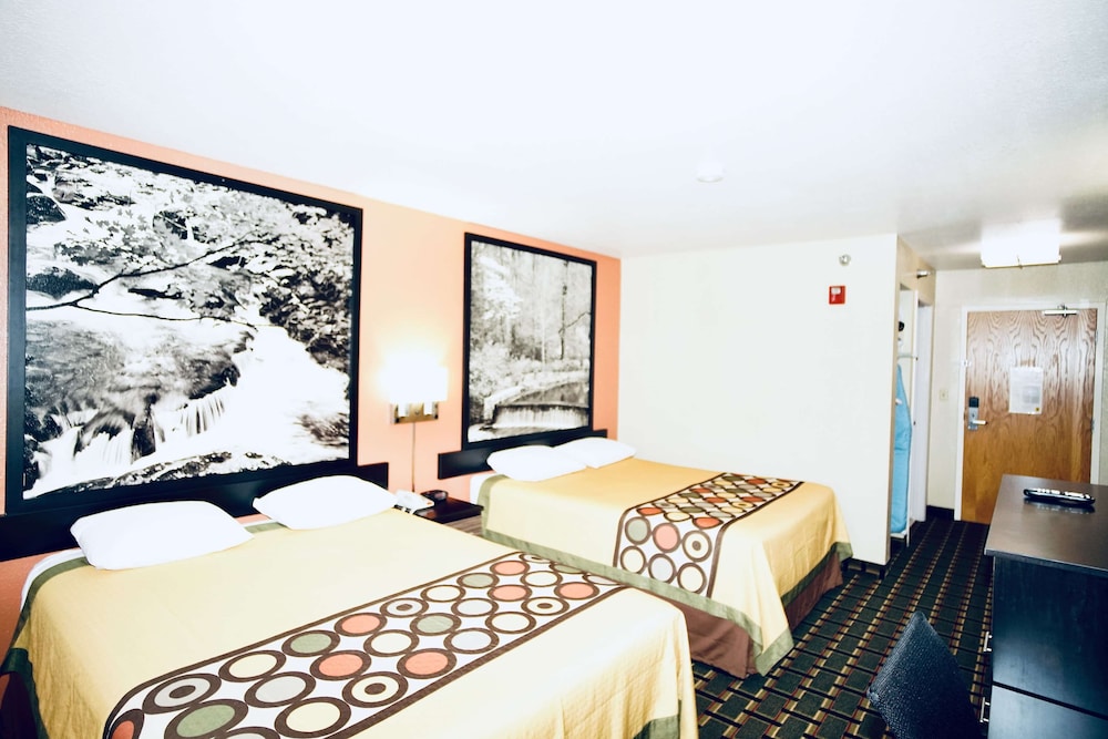 Super 8 By Wyndham Crossville Tn 7/22