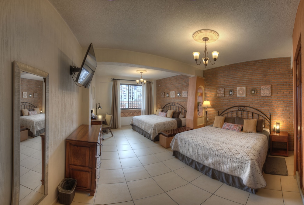 Hotel Santa Paula 10/28