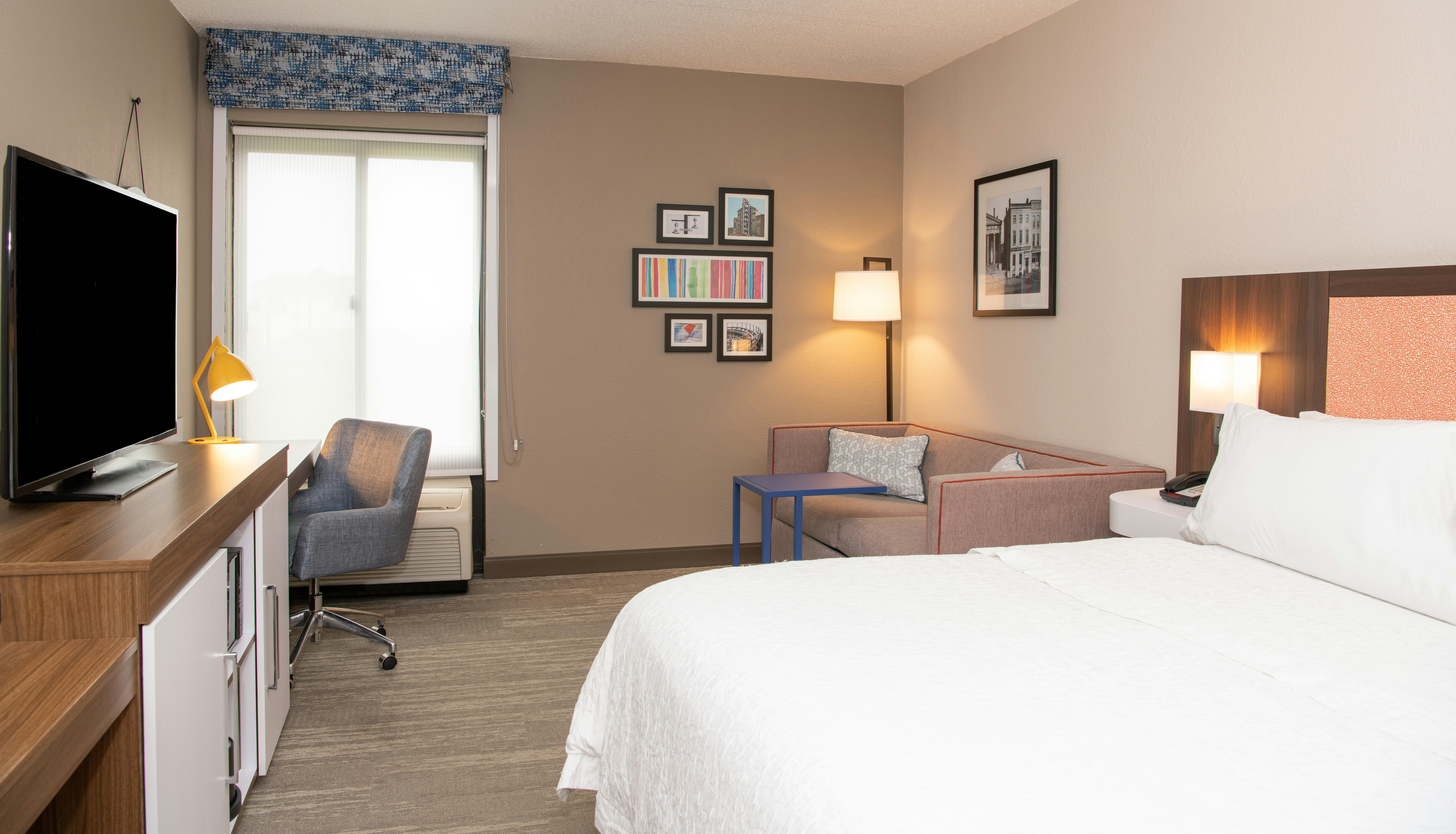 ROOM, KING BED, SOFA