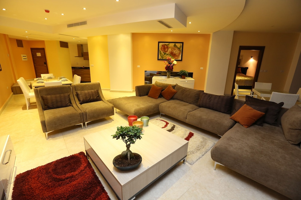 DELORA HOTEL AND SUITES 38/65