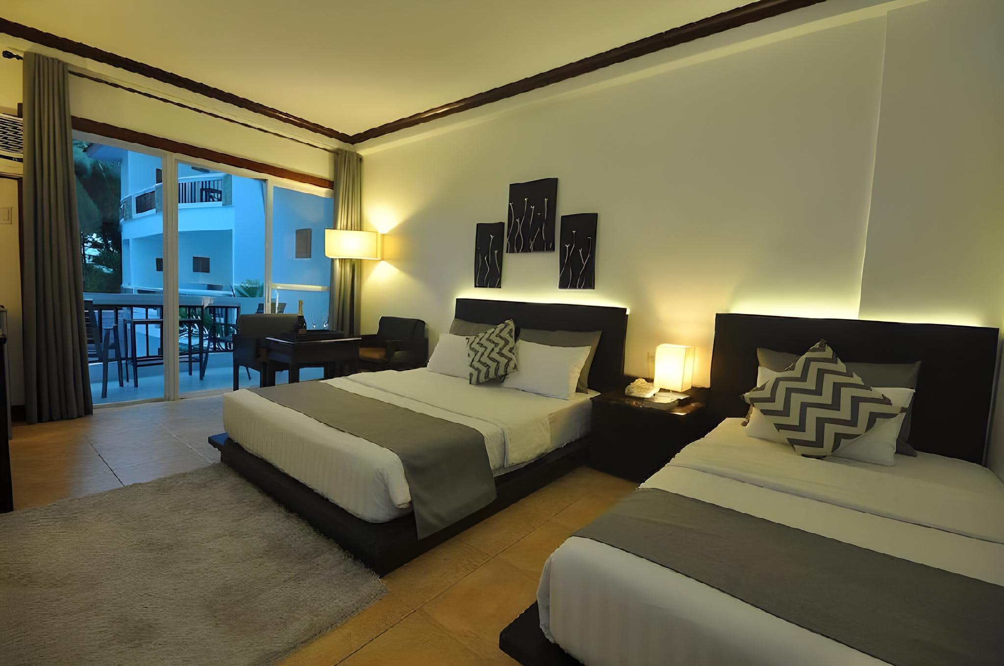 Suite, Pool Access