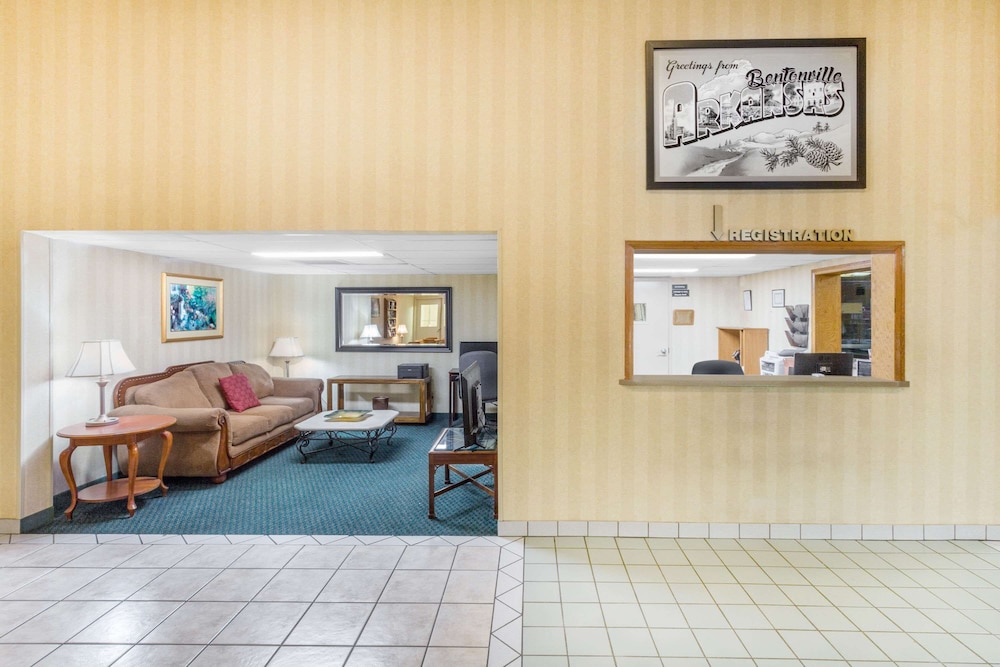 Super 8 By Wyndham Bentonville 8/59