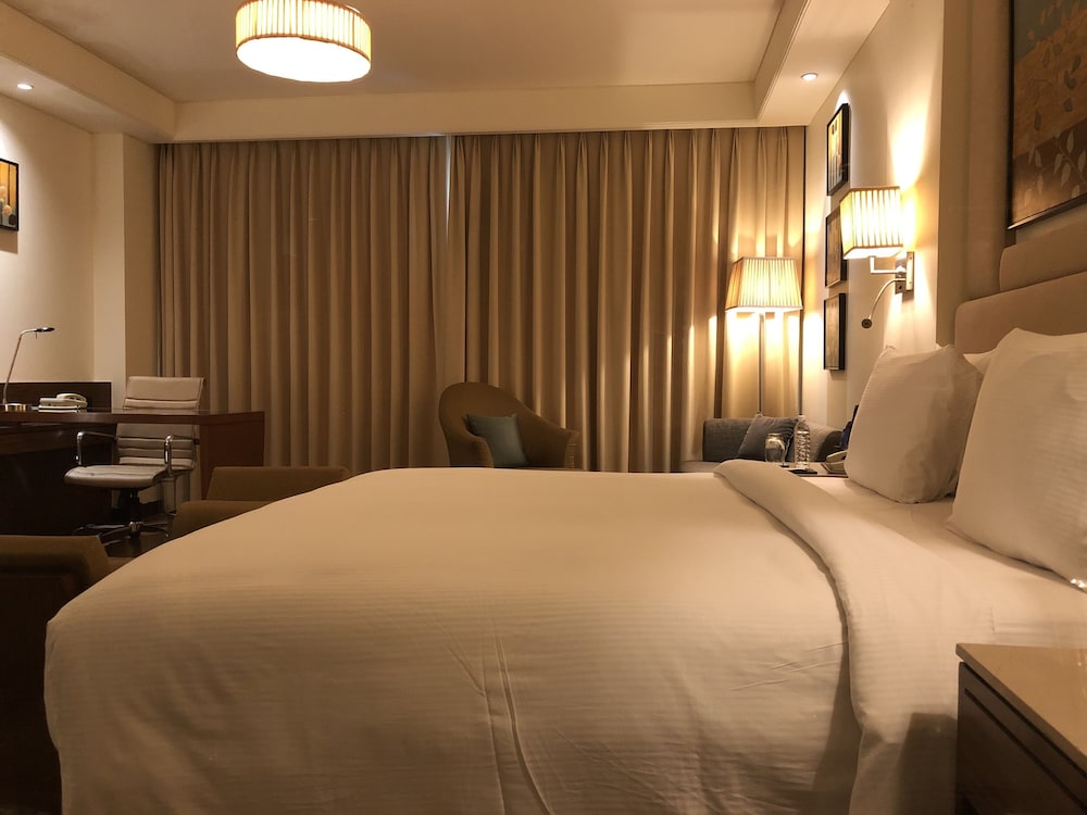 Deluxe, King Bed, Pool View