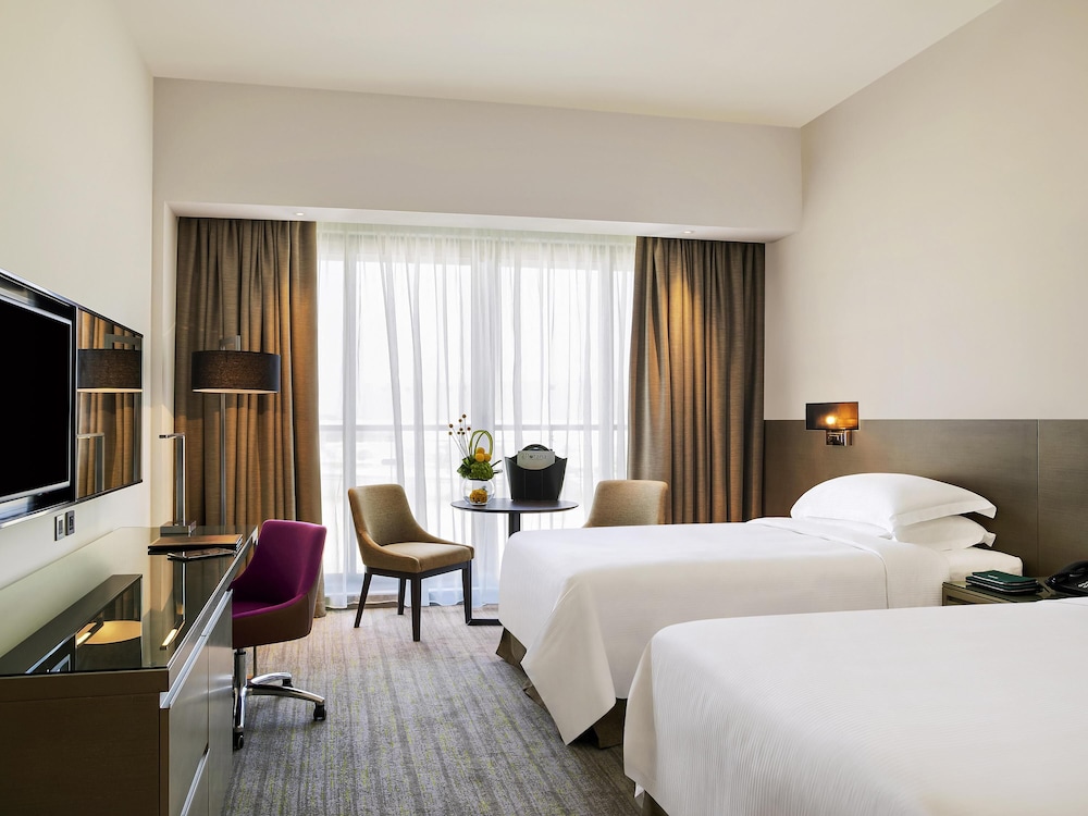 Novotel Muscat Airport 16/75