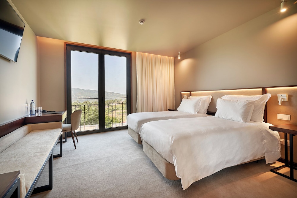 Signature, King Bed