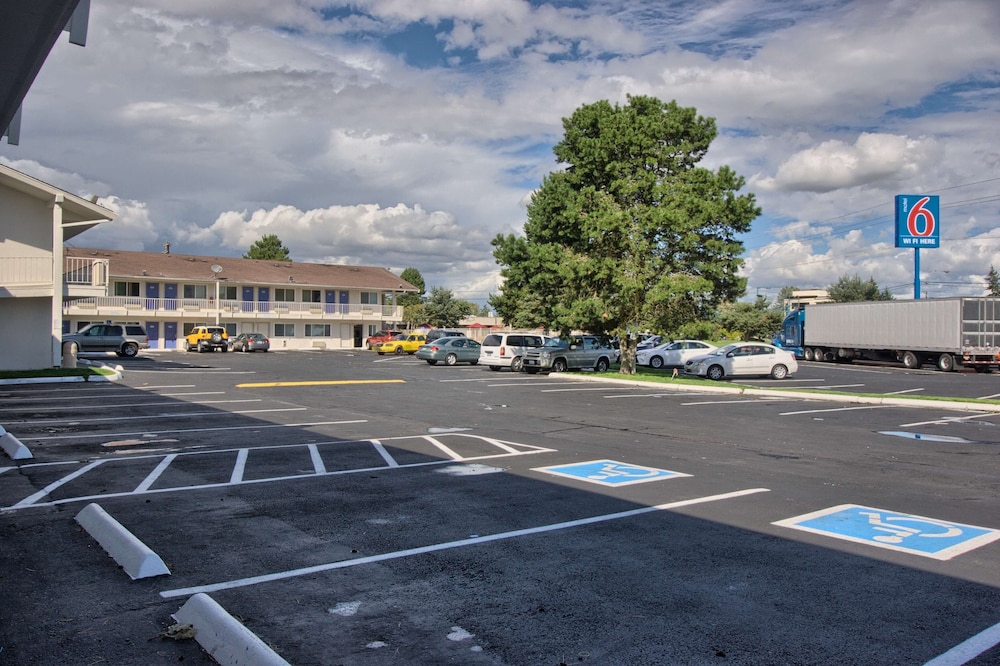 Motel6 Everett, WA - North 32/38