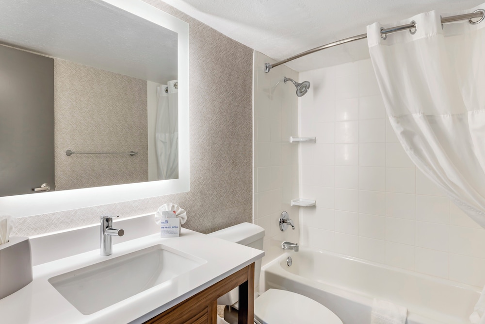 Holiday Inn Express Chicago Downers Grove 74/74