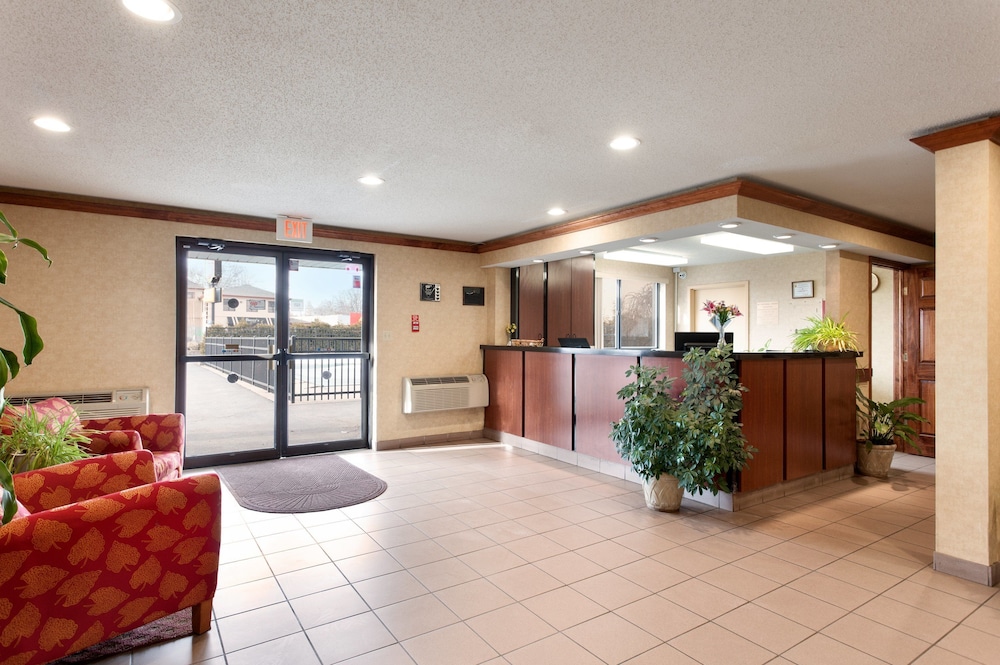 Super 8 by Wyndham Niagara Falls NY 6/25