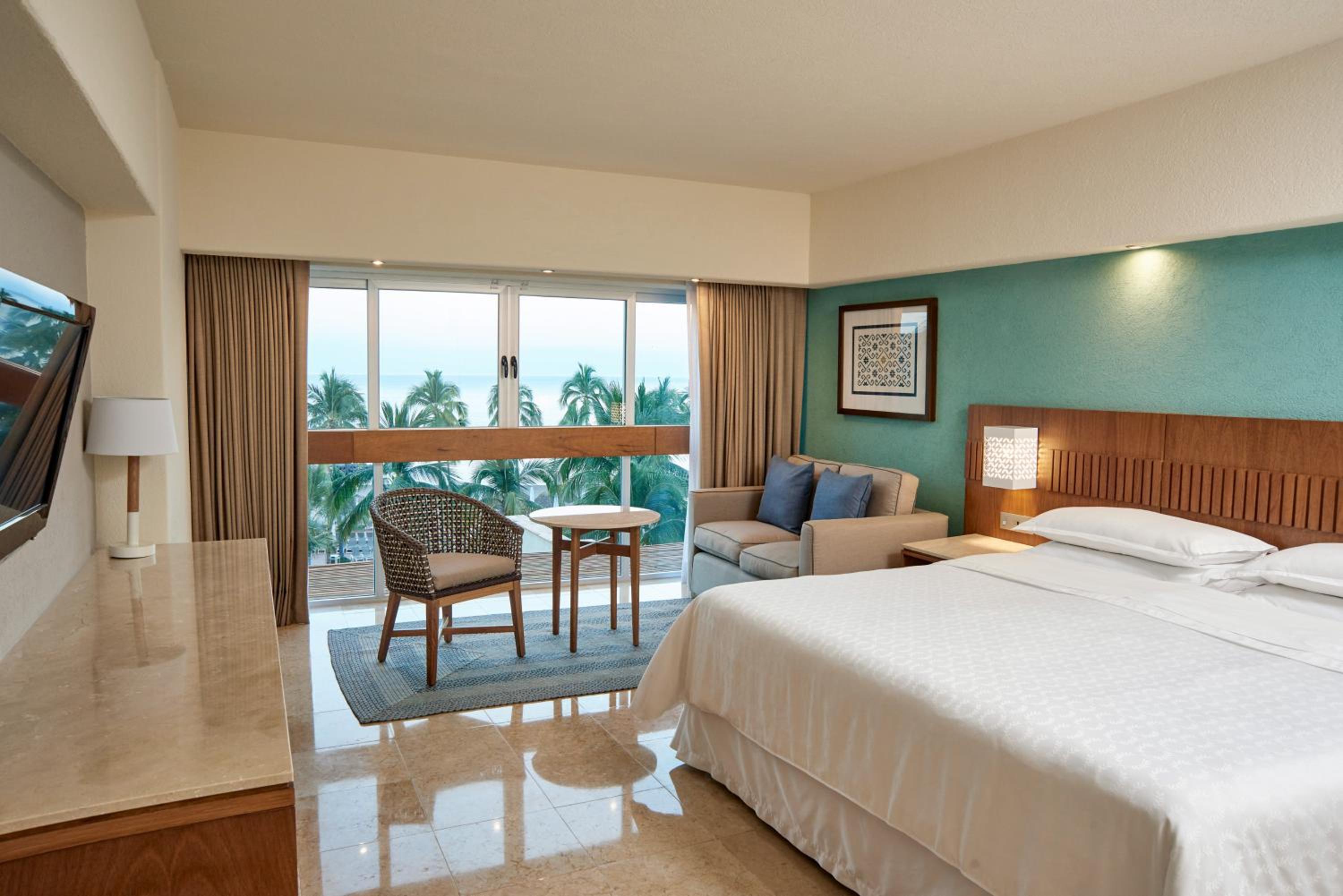Guest Room, Deluxe, King Bed, Ocean View, Middle Floor