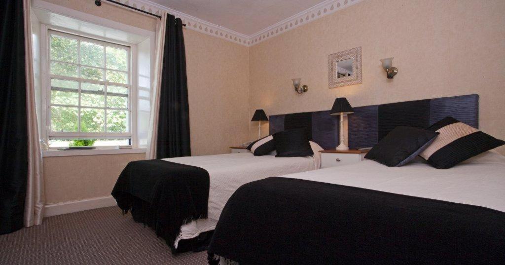 OLD INN HOTEL 17/37