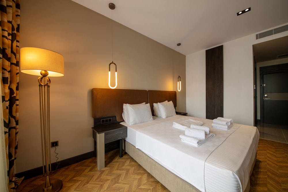V CENTER HOTEL 29/65