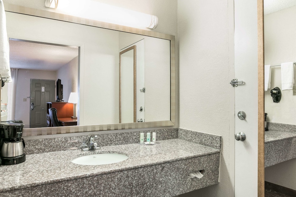 Quality Inn & Suites near Lake Eufaula 38/41