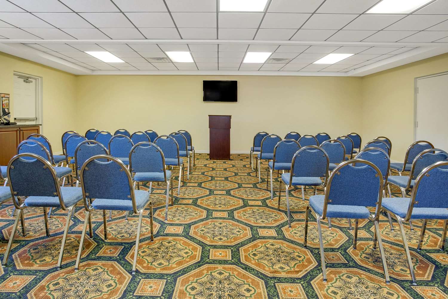 Hotel South Tampa and Suites 32/35