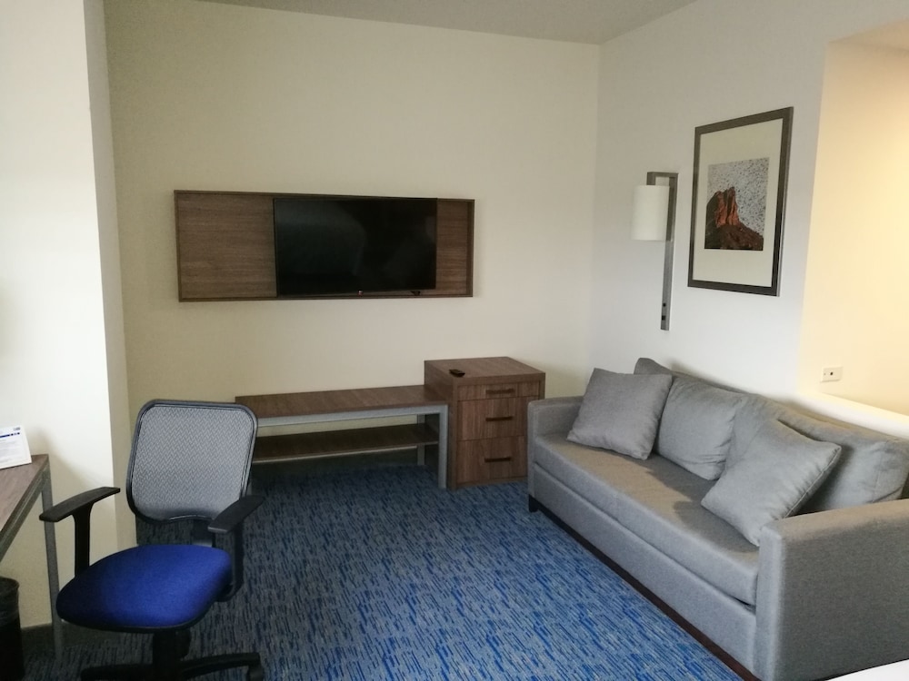 Holiday Inn Express And Suites Ciudad Obregon 52/77
