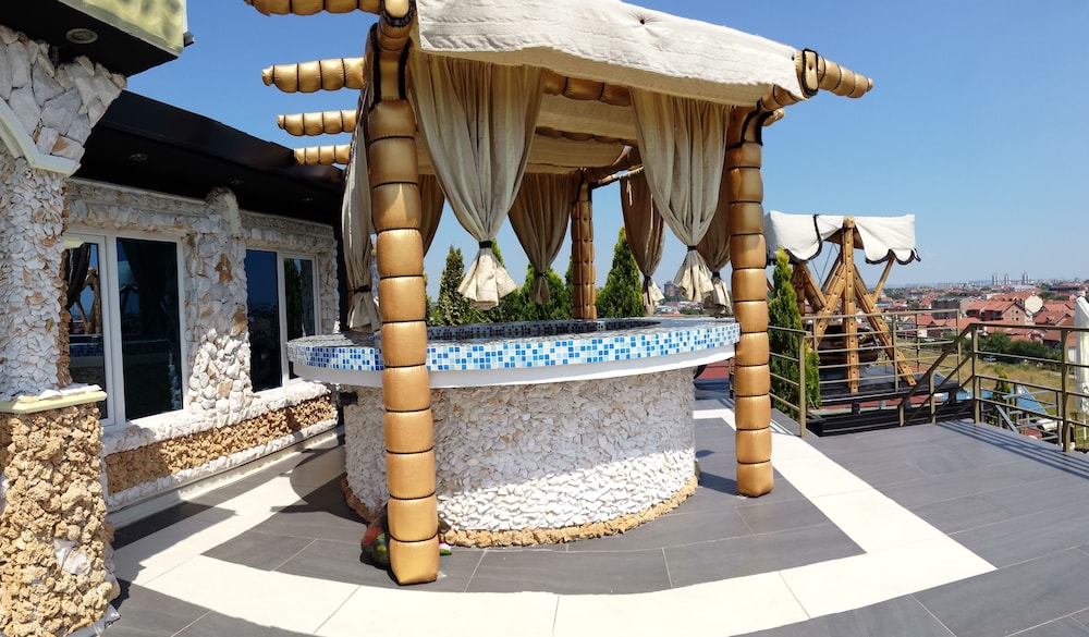 Bali Colosseum Hotel 4/50