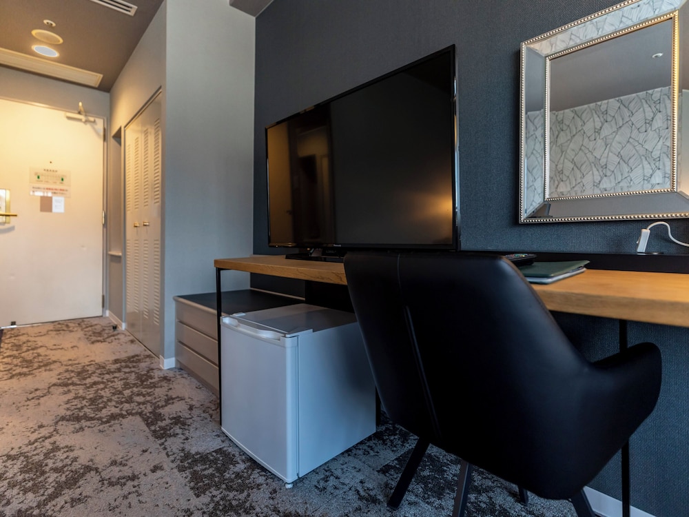 Century Plaza Hotel 50/58