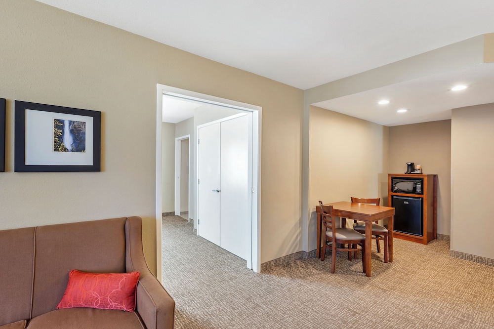 Comfort Inn & Suites Rocklin - Roseville 42/55