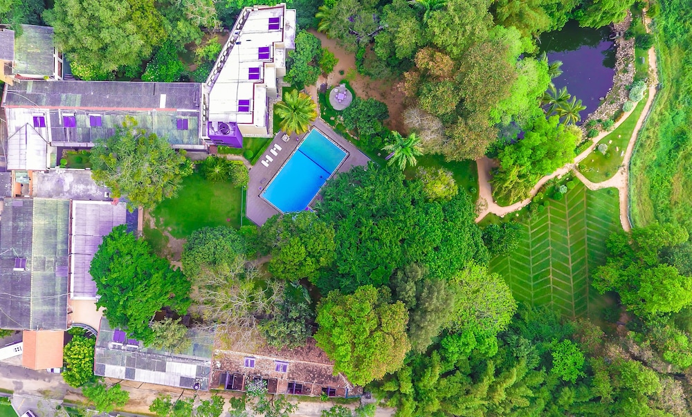 Miridiya Lake Resort 48/52