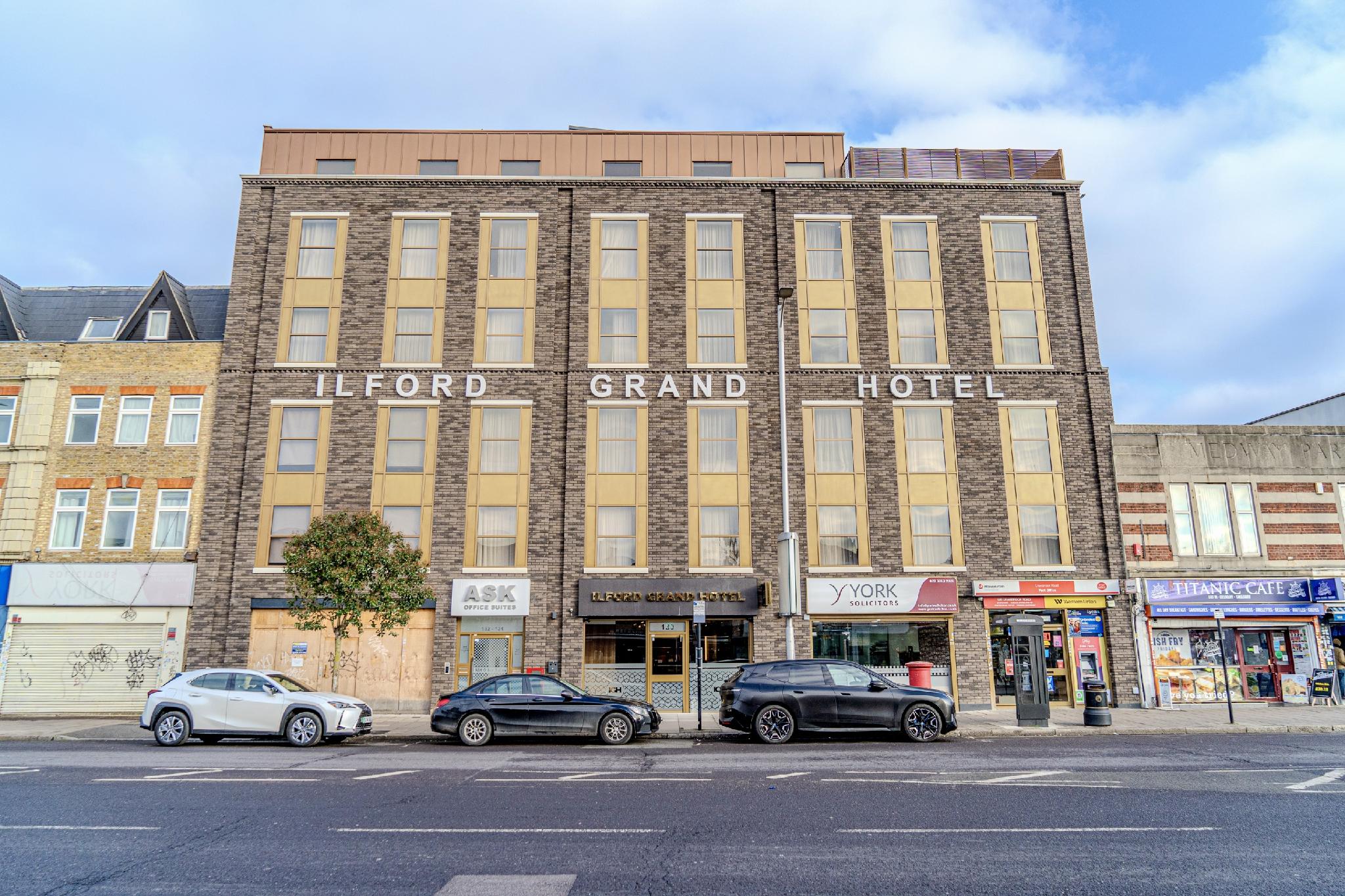 Ilford Grand Hotel in LONDON