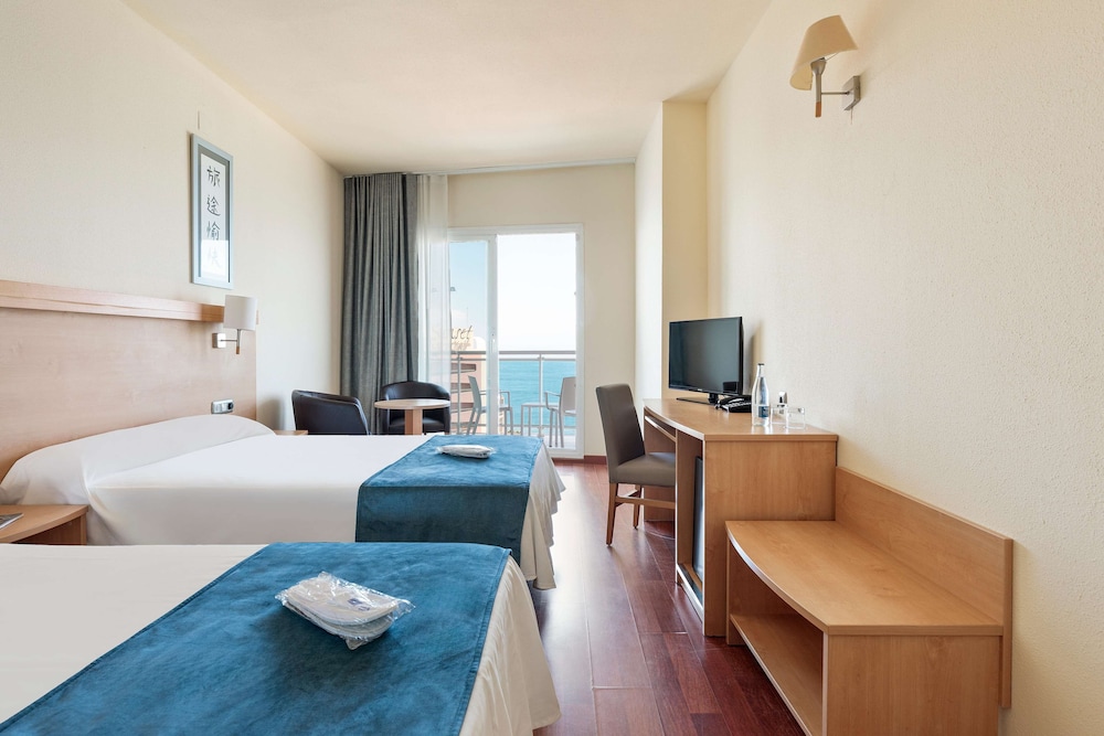 STANDARD, SINGLE, PARTIAL SEA VIEW