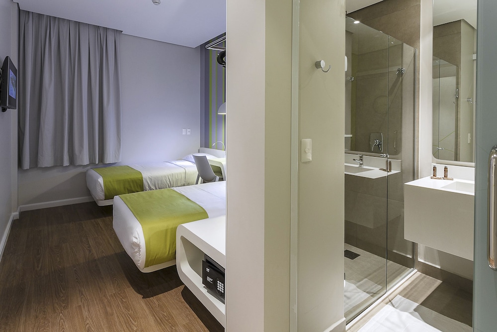 DMax Hotel 50/50