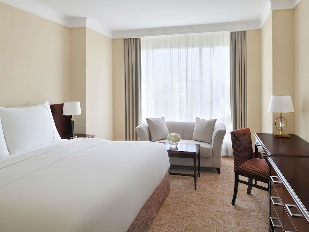 EXECUTIVE, KING BED