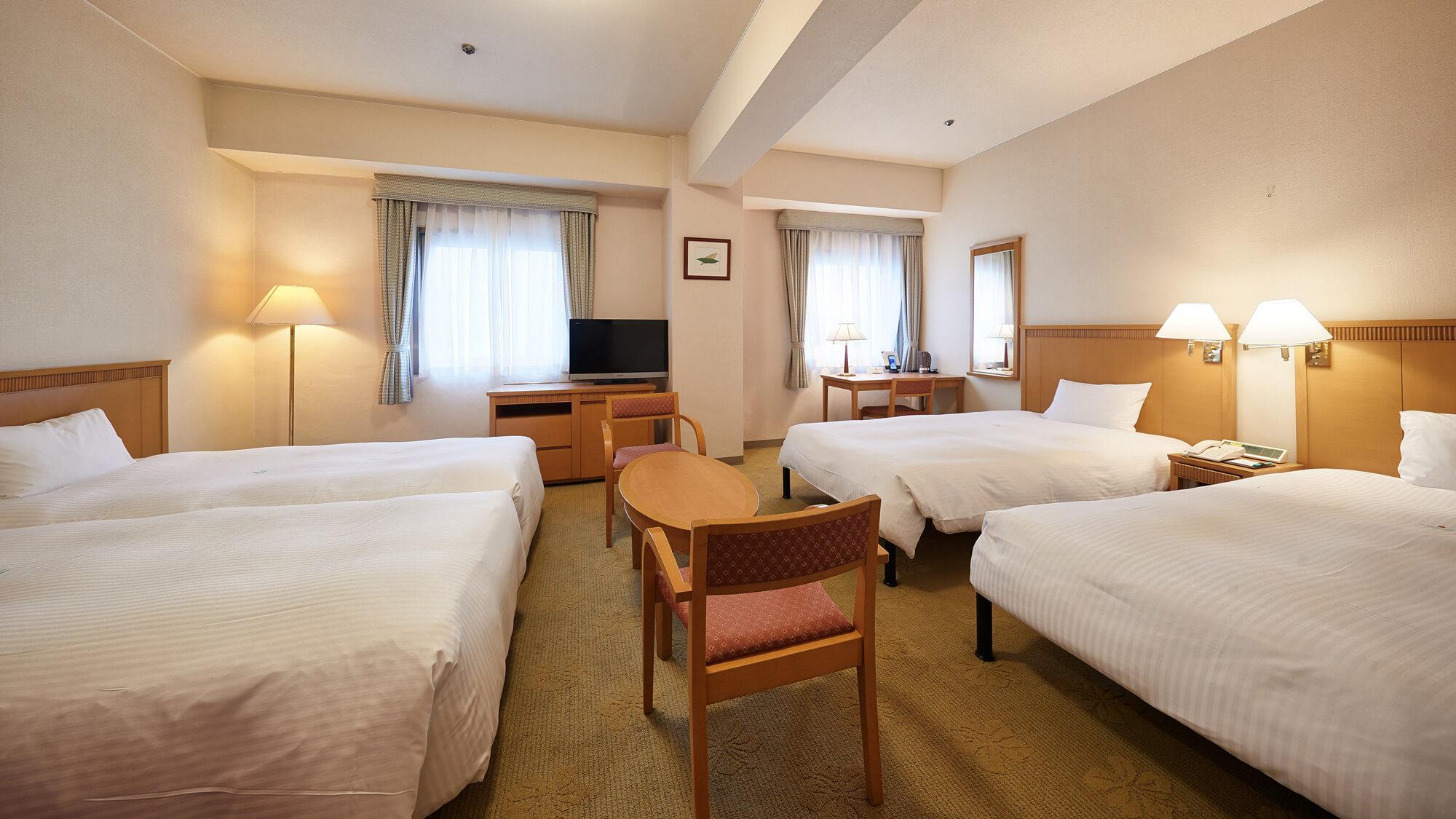 Pacific, Deluxe, Quadruple, Twin Beds
