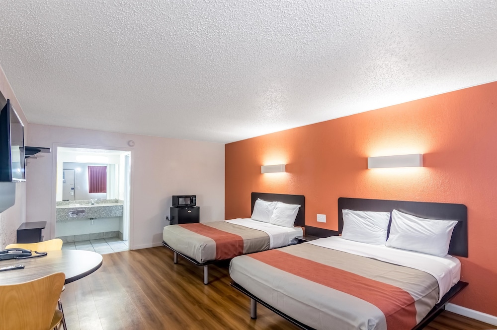 Motel 6 Clinton OK 19/64