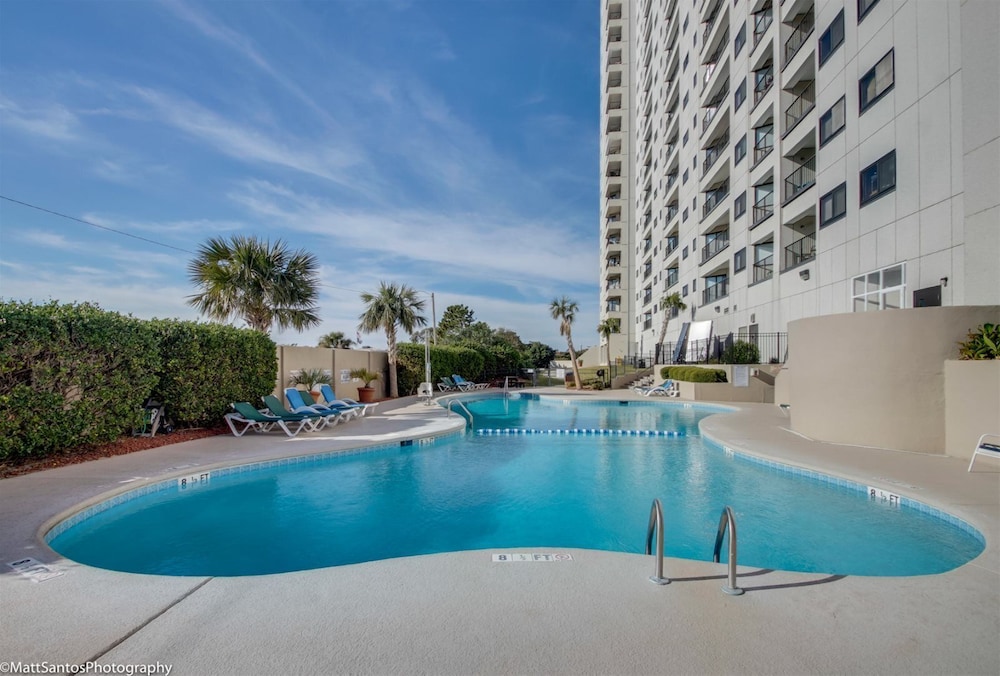 Myrtle Beach Resort by Beach Vacations 11/79