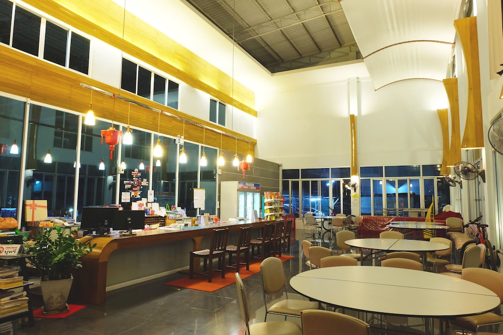 RIVERSIDE HOTEL 26/35
