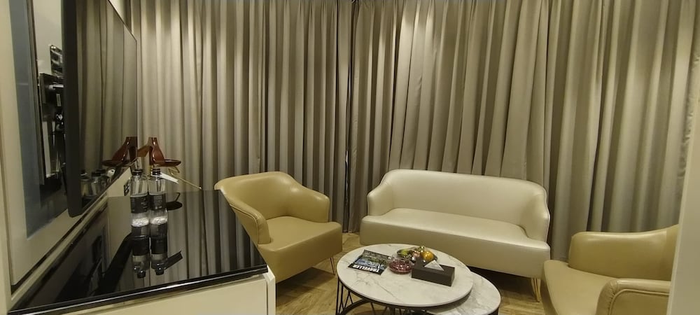 Amanora the Fern Hotels And Club 49/71
