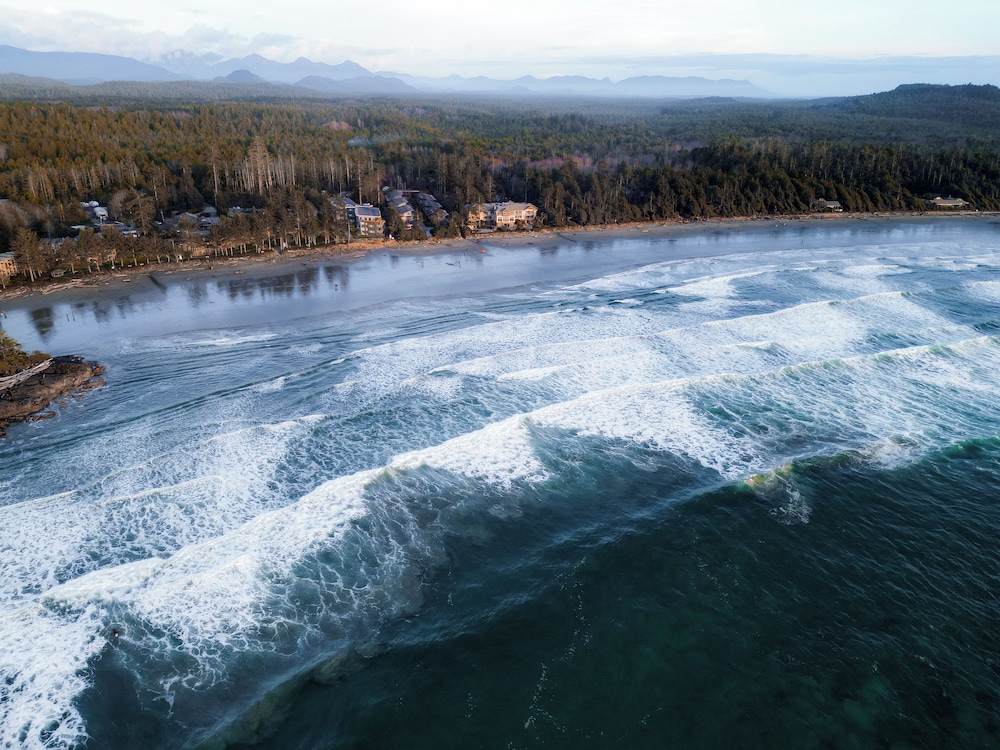 Long Beach Lodge Resort 68/72