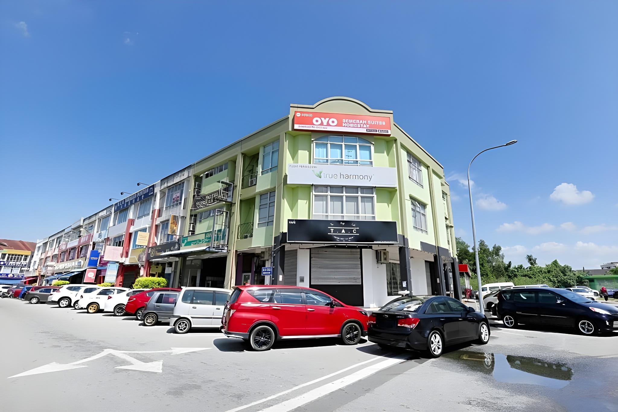 Oyo 89902 Semerah Suites Homestay Pontian 16/18