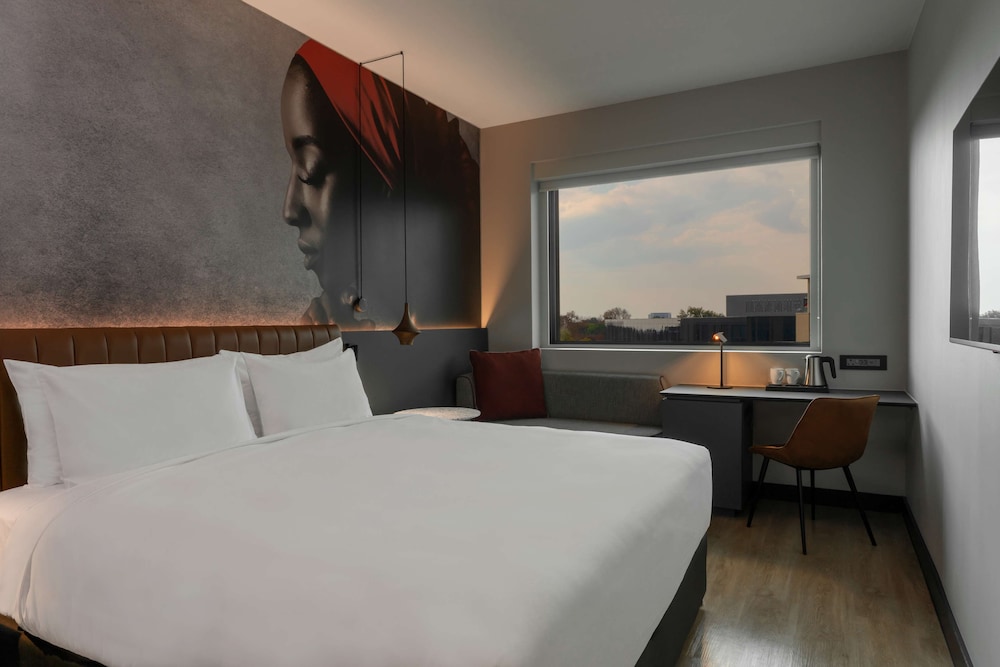 Radisson RED Hotel, Johannesburg Rosebank 10/75