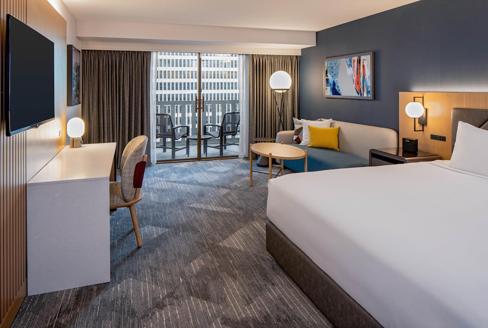 ROOM, KING BED, BAY VIEW, BALCONY, HIGH FLOOR