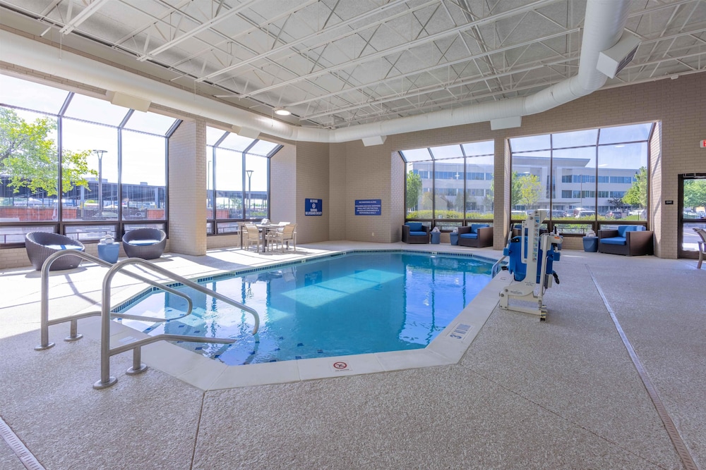 Drury Inn and Suites St Louis Airport 24/49
