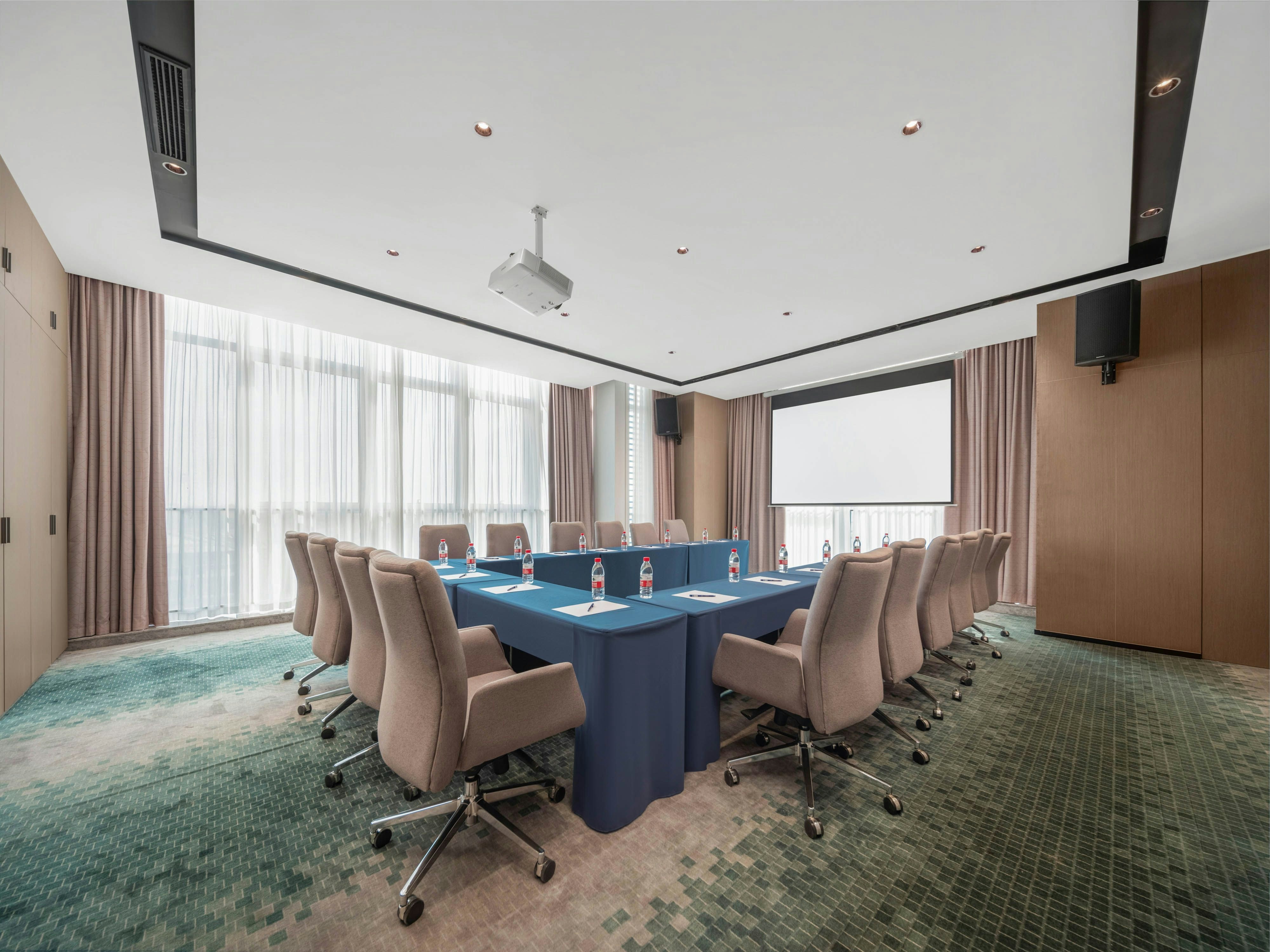 Holiday Inn Express Taizhou Toumen Port 38/43