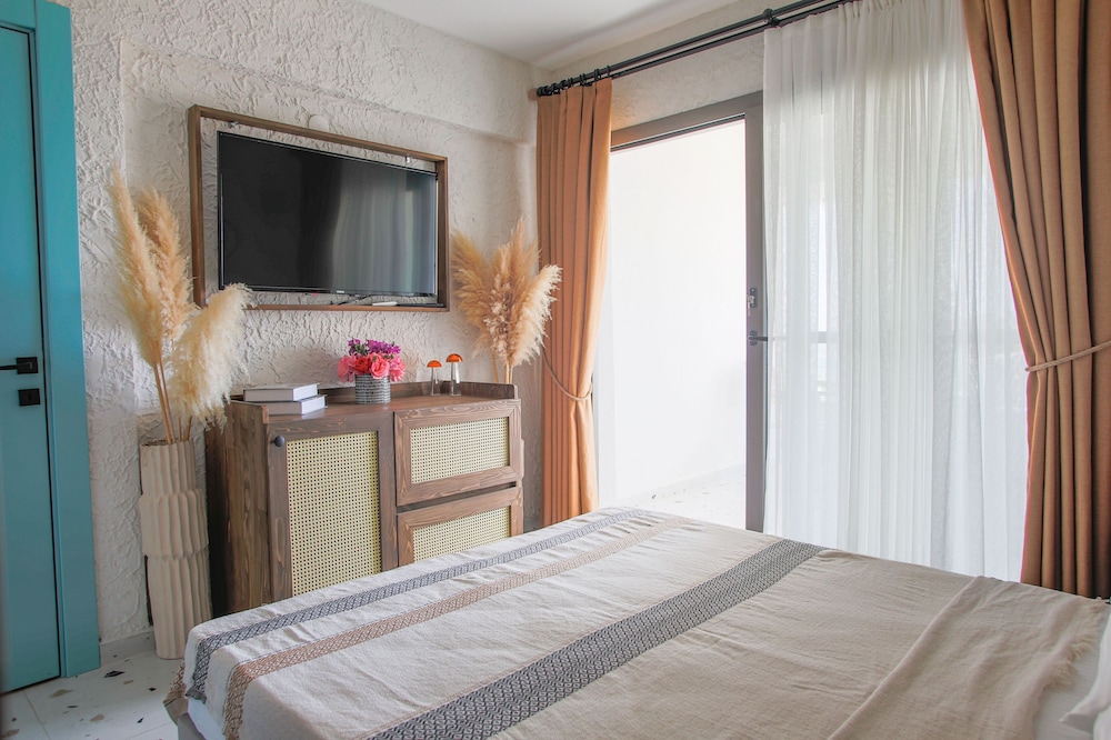 Glenn Hotel Beach 16/50