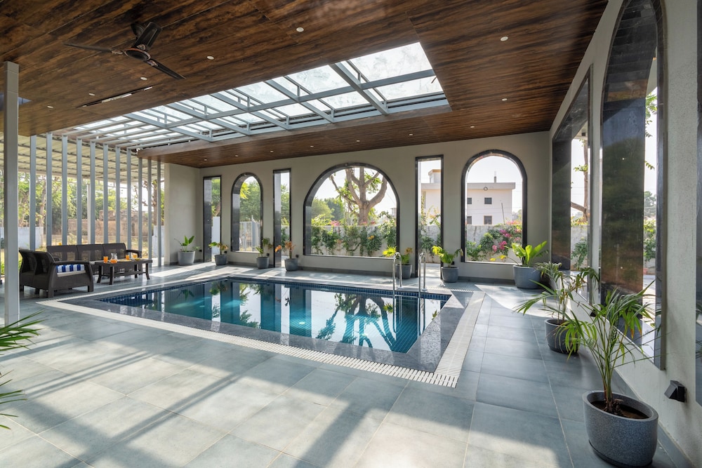 ELIVAAS Jamun Farm 2 BHK Villa with Pool 18/52