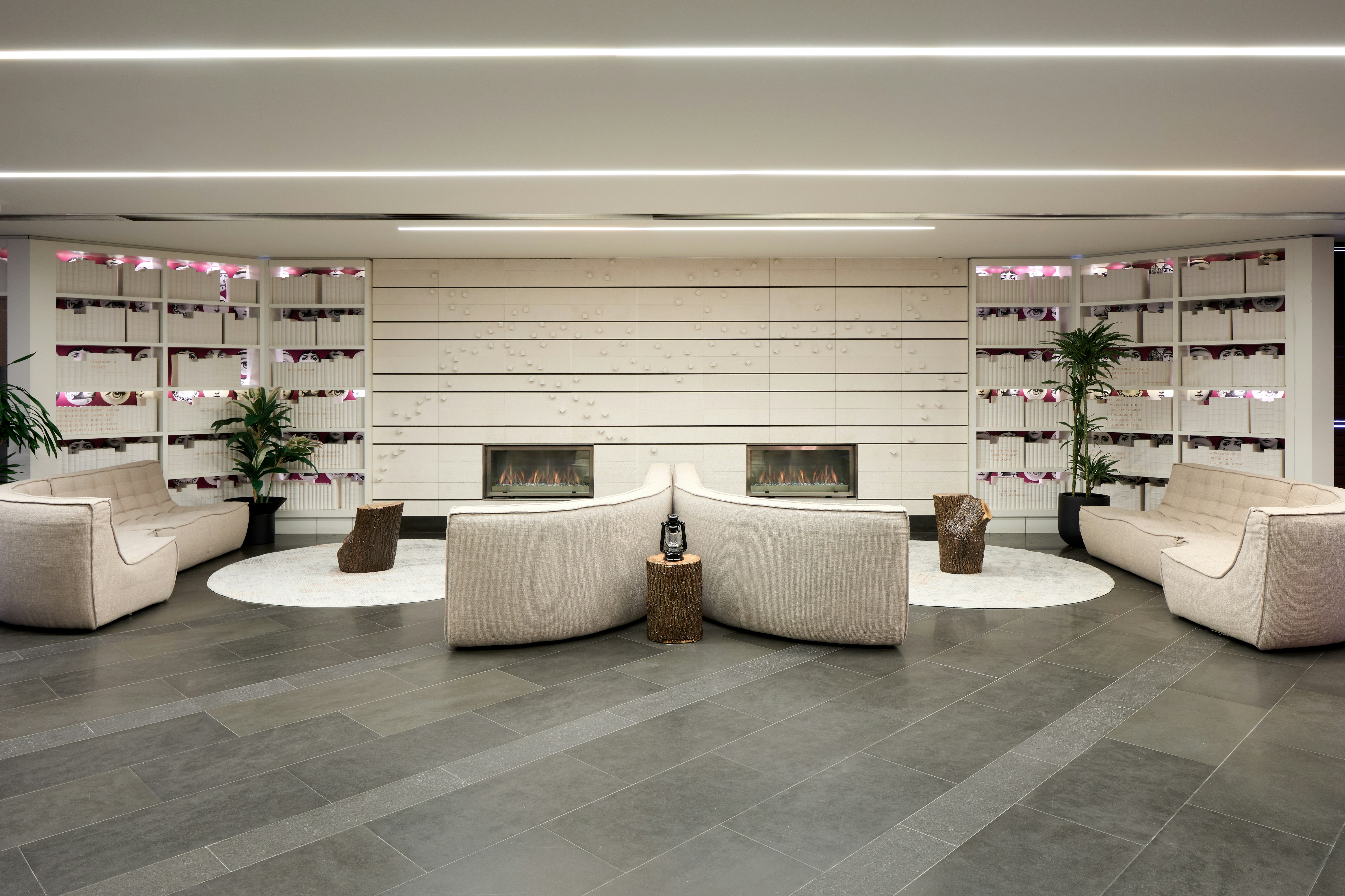 DoubleTree by Hilton Montreal 7/77