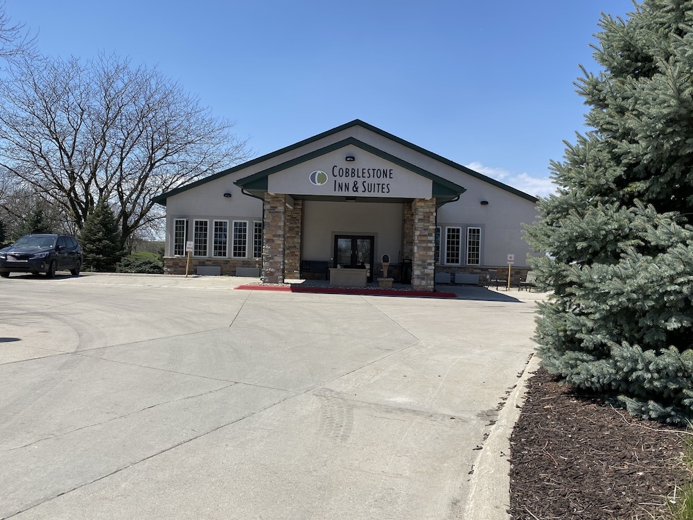Boulders Inn Amp Suites Denison 1/28