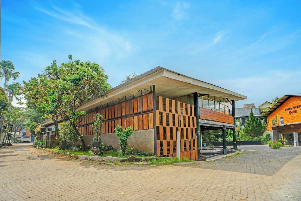 OYO 3283 Bwalk Hotel in MALANG