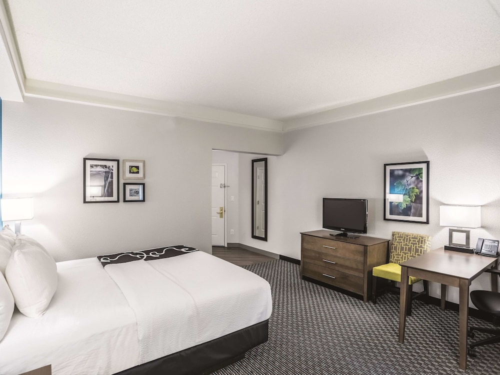 La Quinta Inn & Suites by Wyndham Phoenix Chandler 9/41