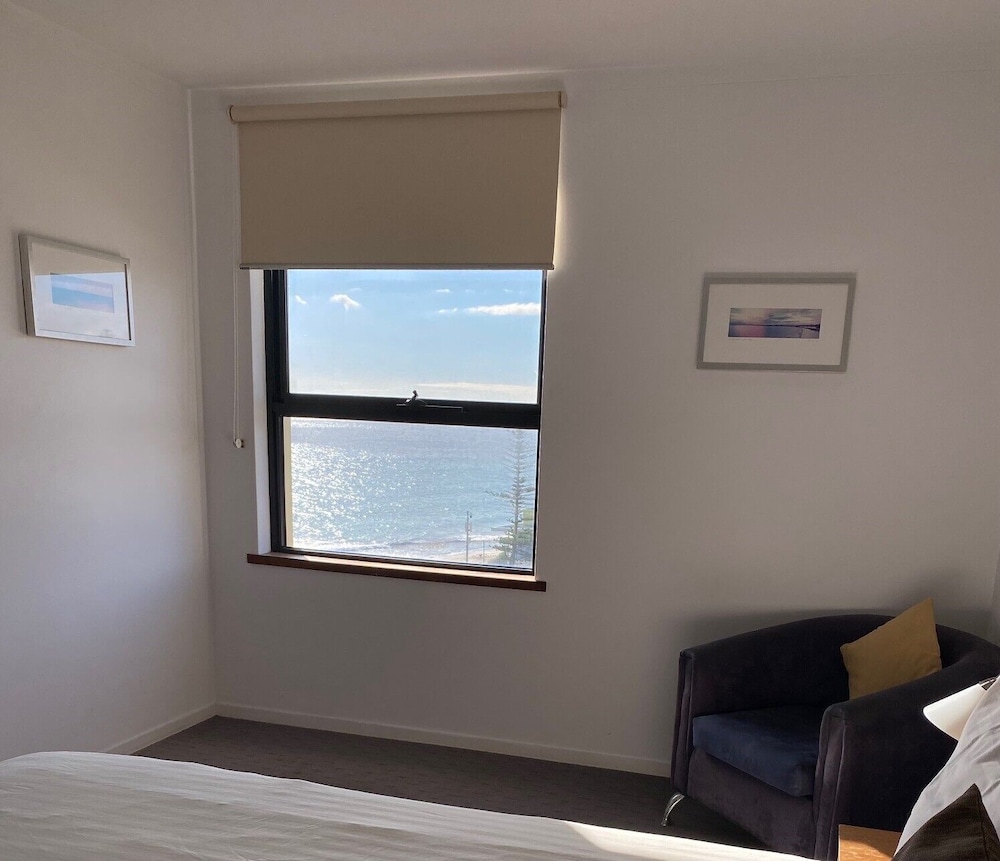 Ocean Beach Hotel 29/45
