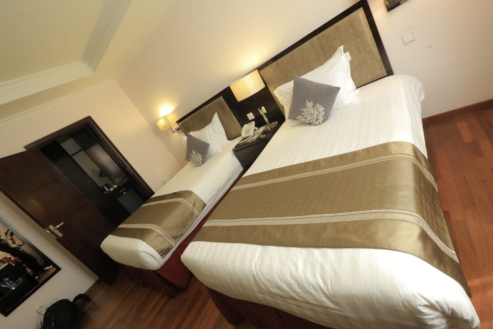 ROOM, TWIN BEDS