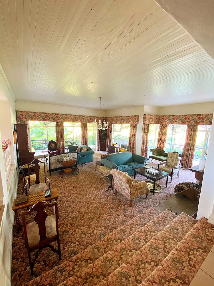 Sherwood's Country House 23/50