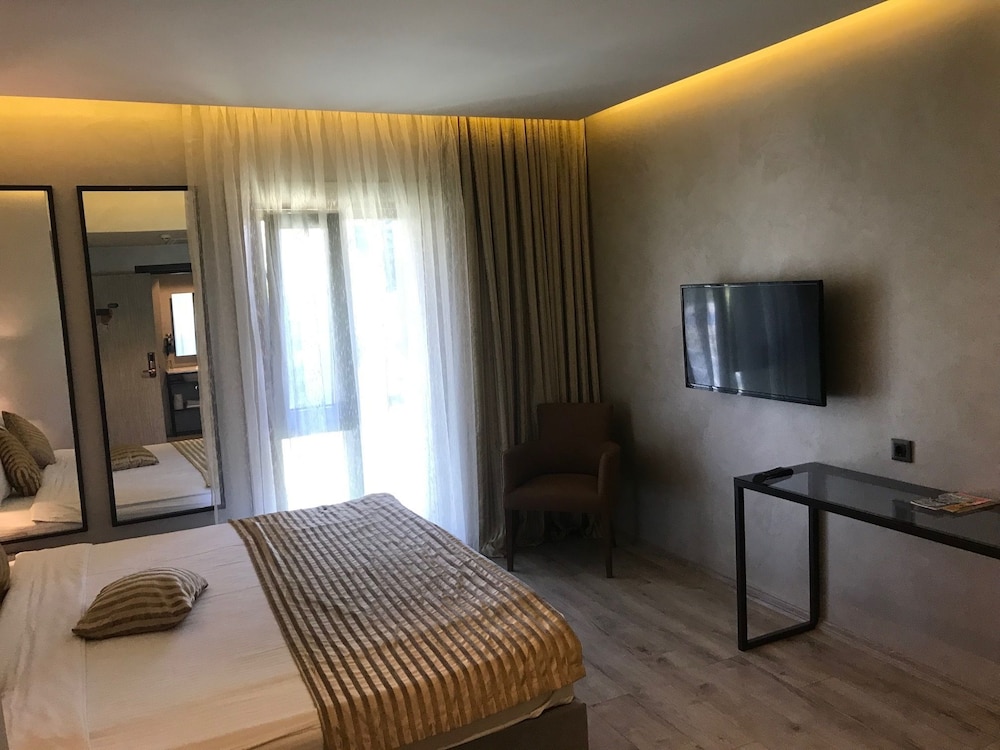 Orya Hotel 47/63