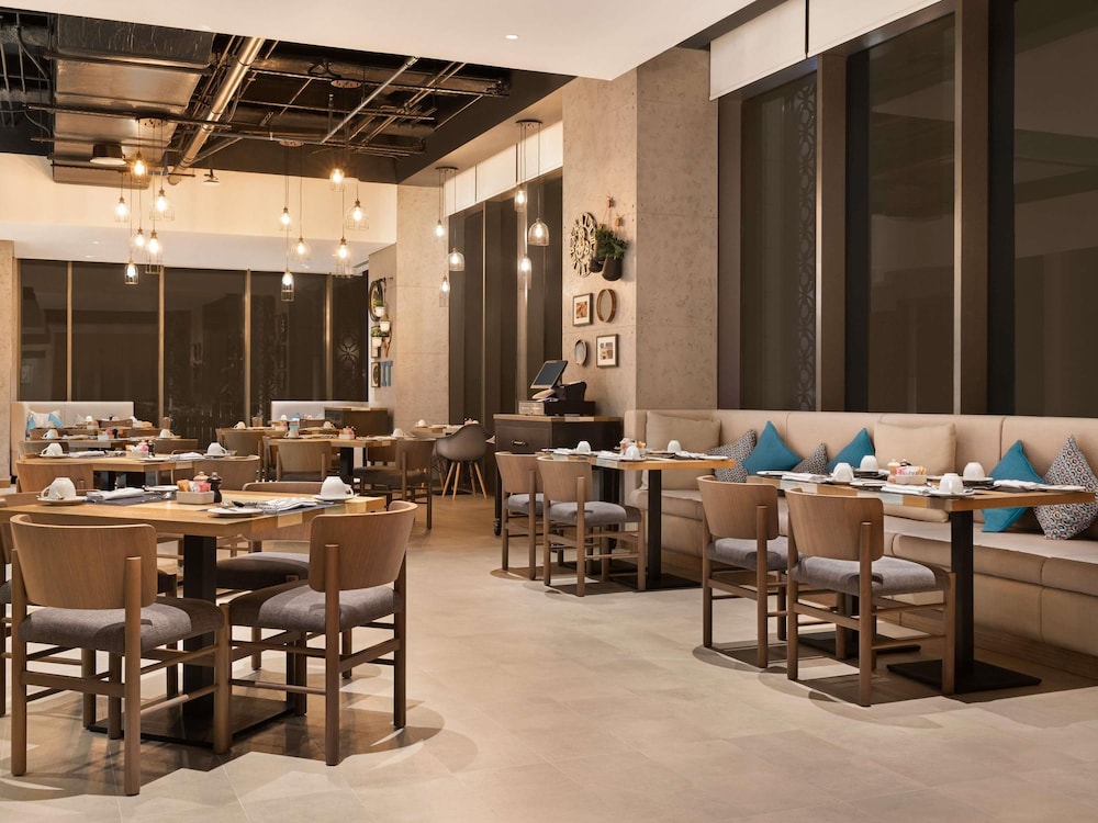Mercure Dubai Gold District 48/53
