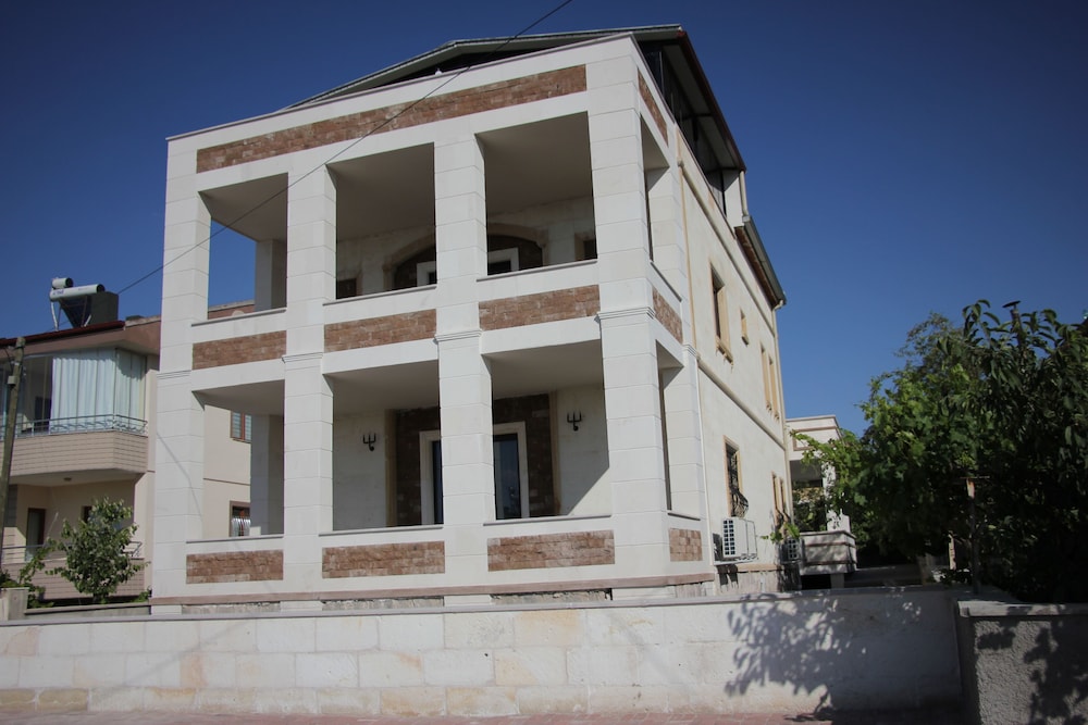 El Nazar Stone Suite 2/50