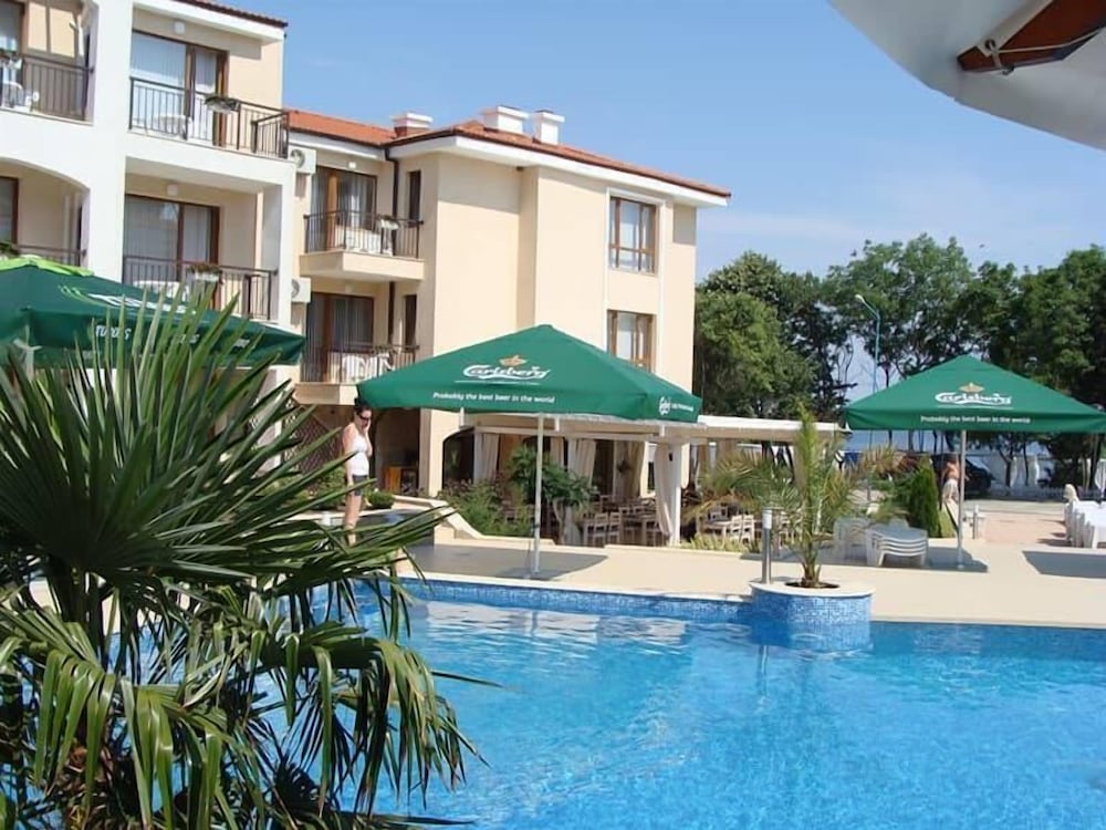 PARADISE BAY RESORT 78/80